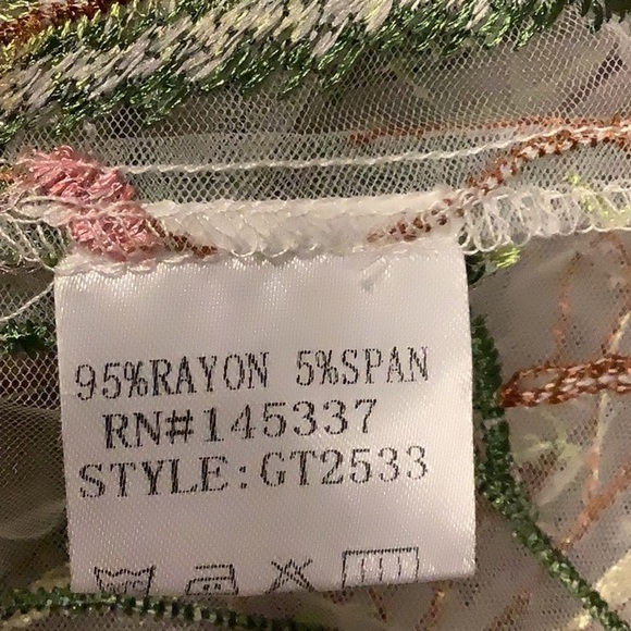 Hesperus Size M Floral Stitched Ruffle Off The Shoulder Top, Flowy Sleeves. New - Picture 6 of 6